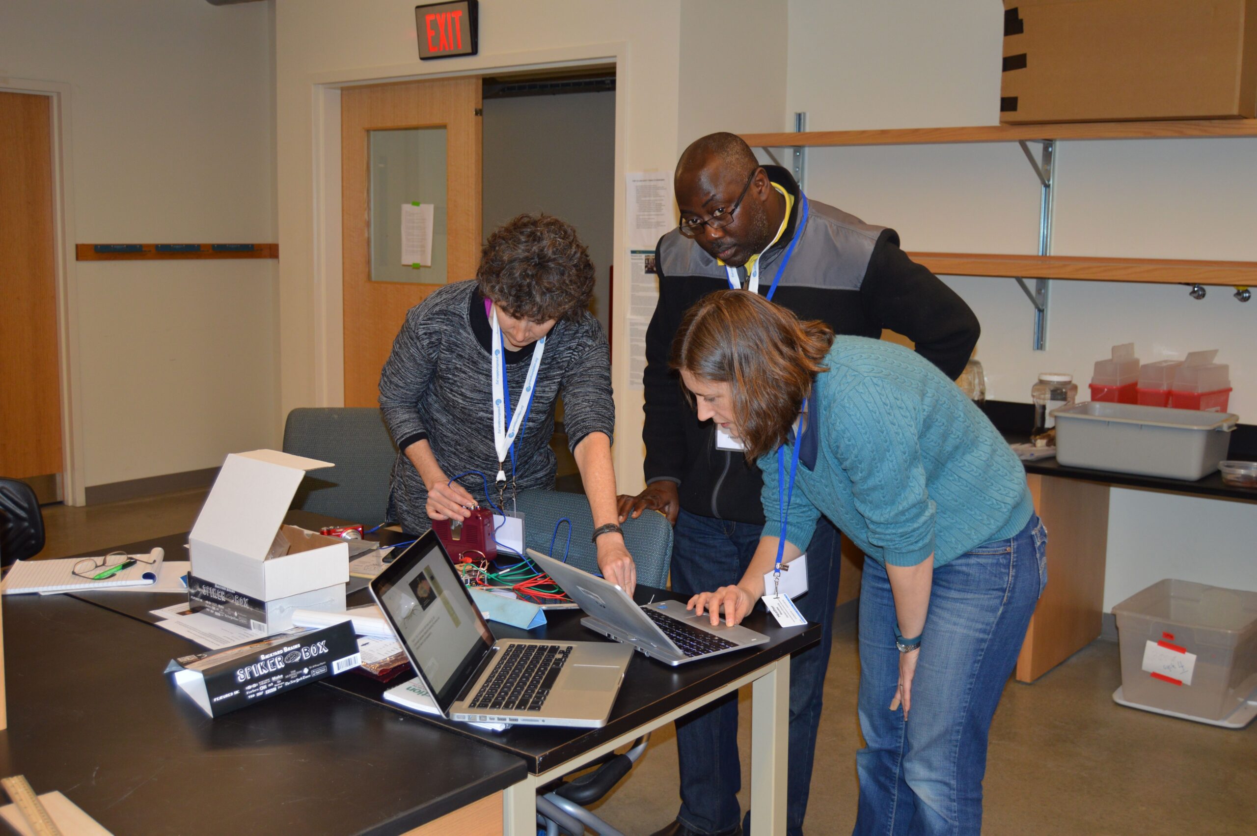people working in the laboratory